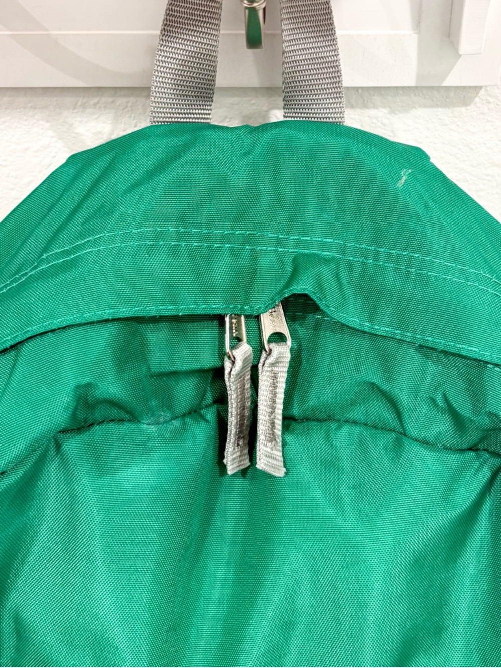 L.L. Bean Junior Original Bookpack Backpack, 17 L in Kelly Green - Picture 5 of 8